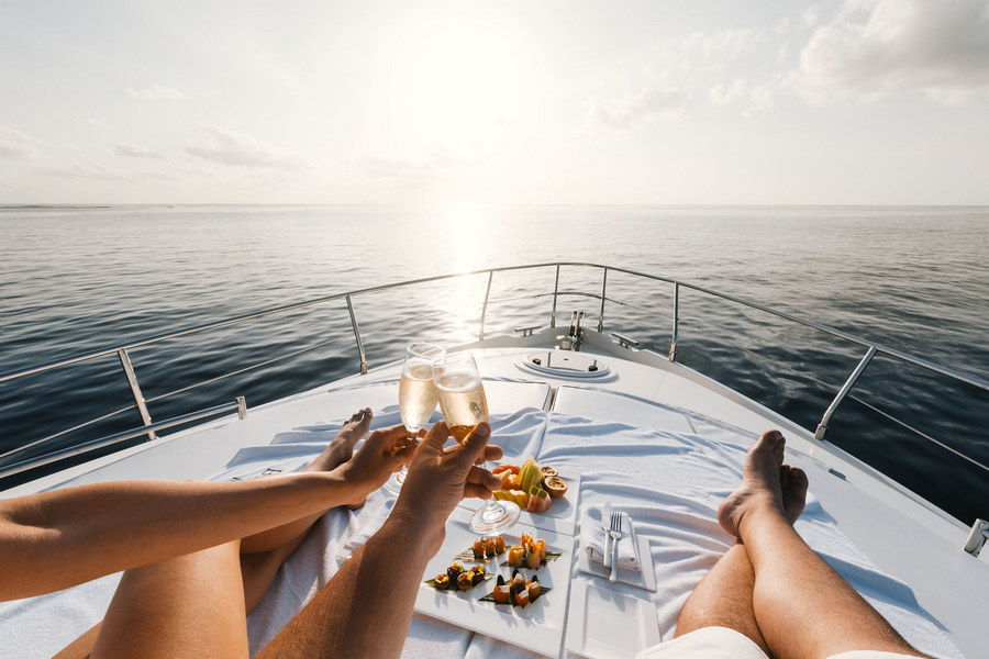 Awesome Date Ideas for a Romantic Getaway on a Boat